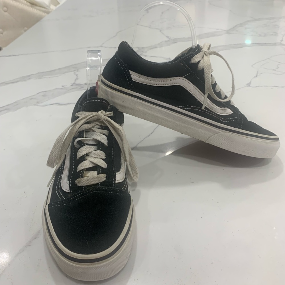 Vans Classic Black White Sneakers. Size 5.5 Mens 7 Women.